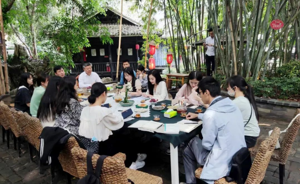 白雲山盈康舉辦專題讀書分享會