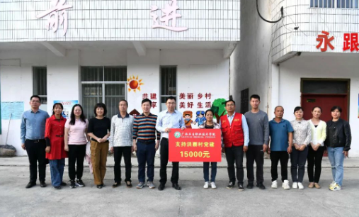 白雲山盈康随同廣西衛生職業技術學(xué)院到龍勝縣開展黨建引領促進鄉村振興活動