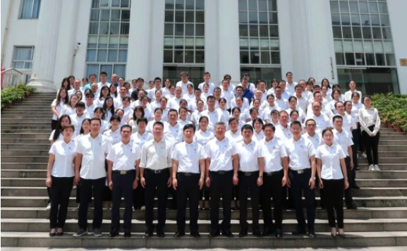 拼字當頭 雙效提升 | 白雲山盈康召開2023年(nián)上半年(nián)經濟工作會議暨“雙效提升”專題培訓會